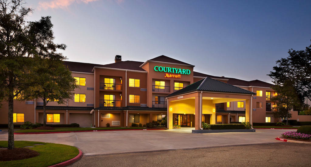 Courtyard Baton Rouge South Hotel Exterior photo