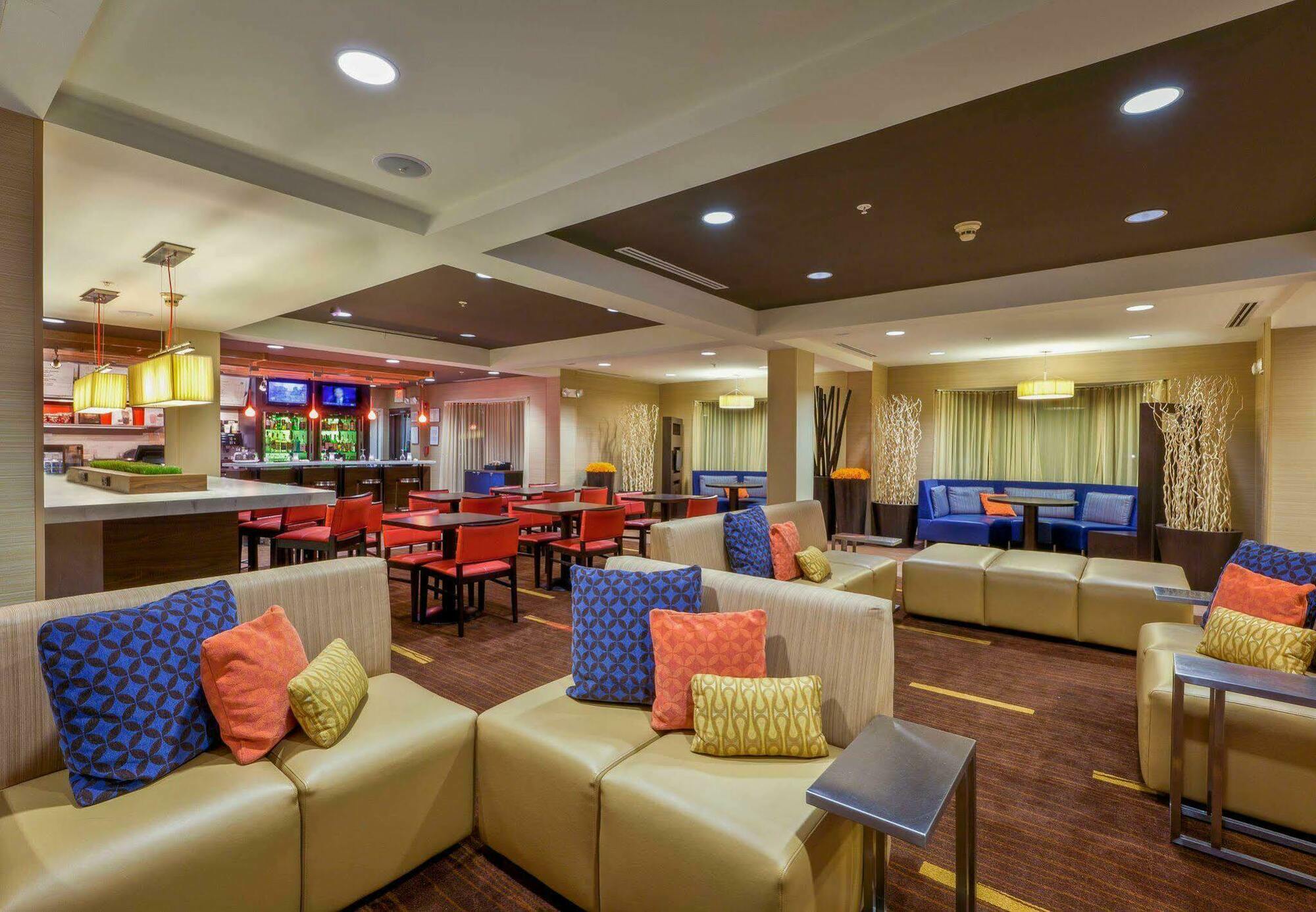 Courtyard Baton Rouge South Hotel Exterior photo