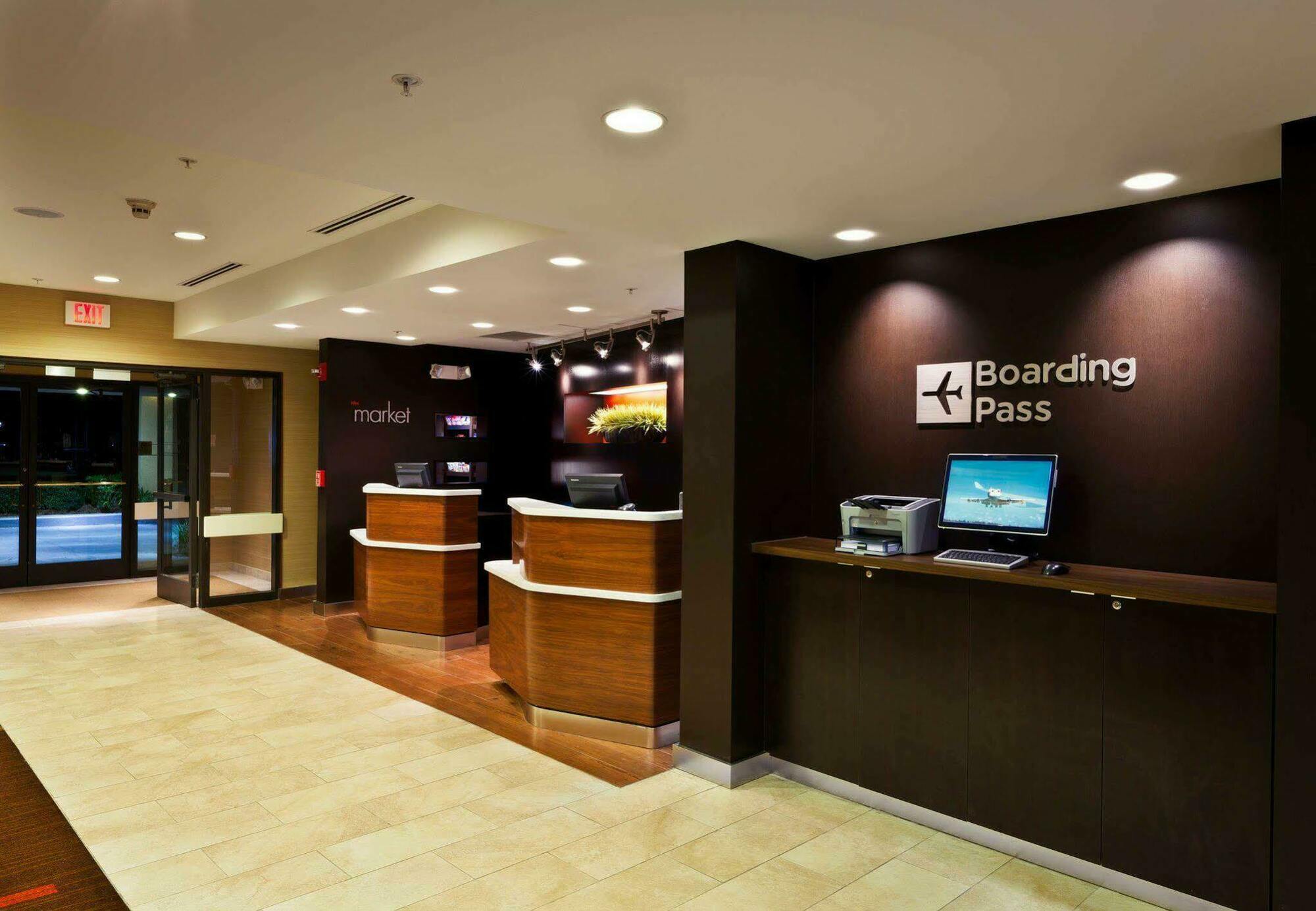 Courtyard Baton Rouge South Hotel Exterior photo